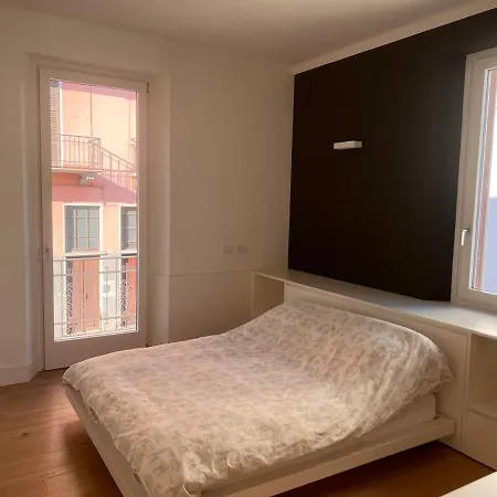 Special On Lakeside Apartment