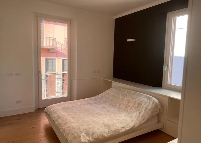 Special On Lakeside Apartment